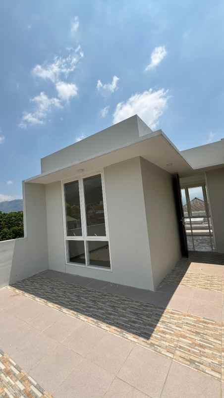 dijual rumah de terrace villa