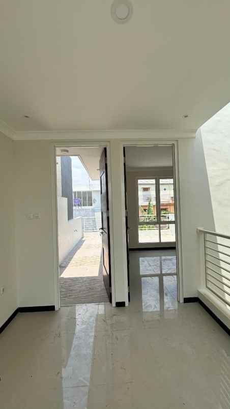 dijual rumah de terrace villa