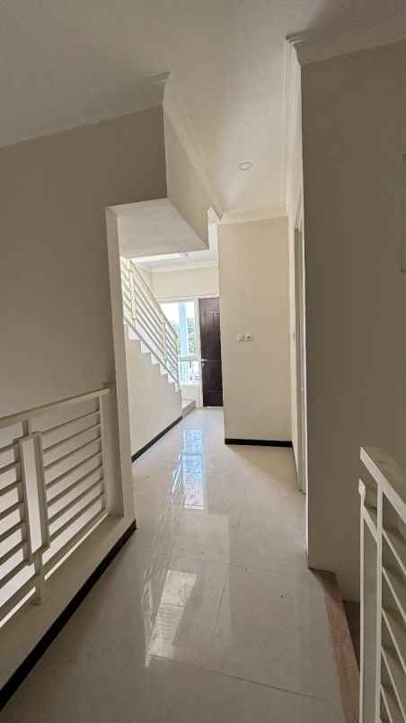 dijual rumah de terrace villa