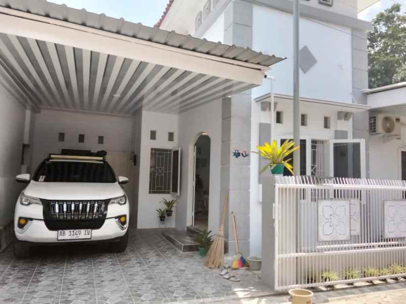 dijual rumah depok sleman