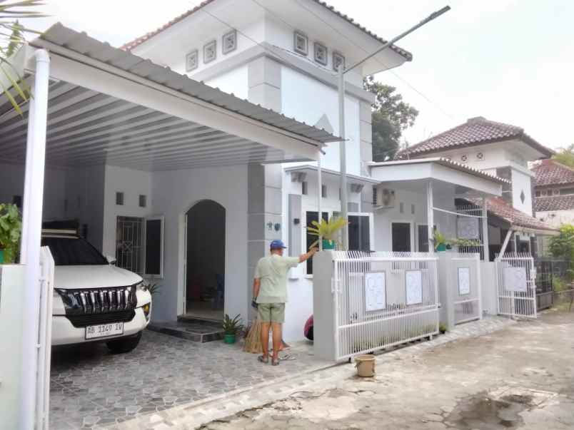 dijual rumah depok sleman