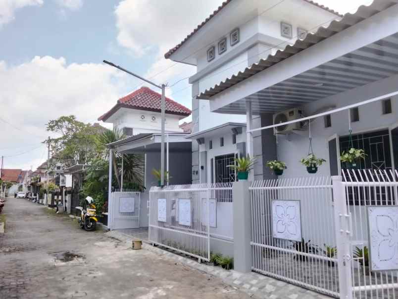 dijual rumah depok sleman