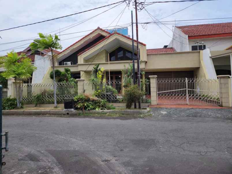 dijual rumah dharmahusada indah