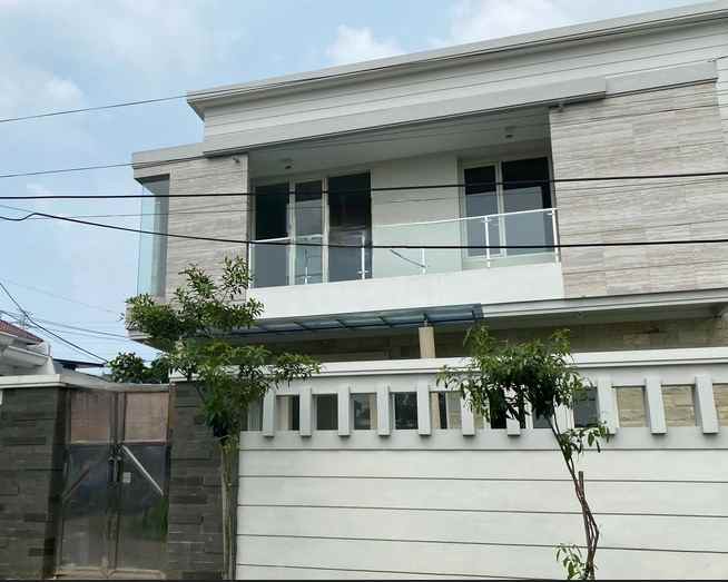 dijual rumah dharmahusada indah barat