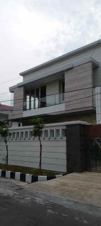 dijual rumah dharmahusada indah barat