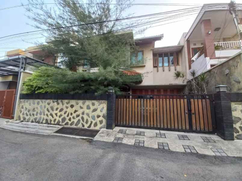 dijual rumah di jl krakatau semarang