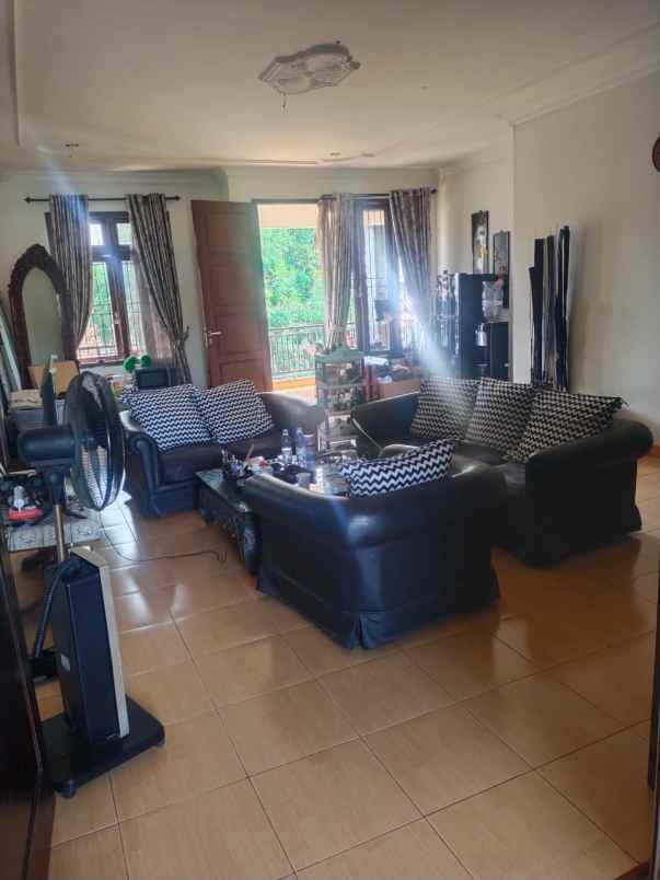 dijual rumah di jl welirang karangrejo semarang