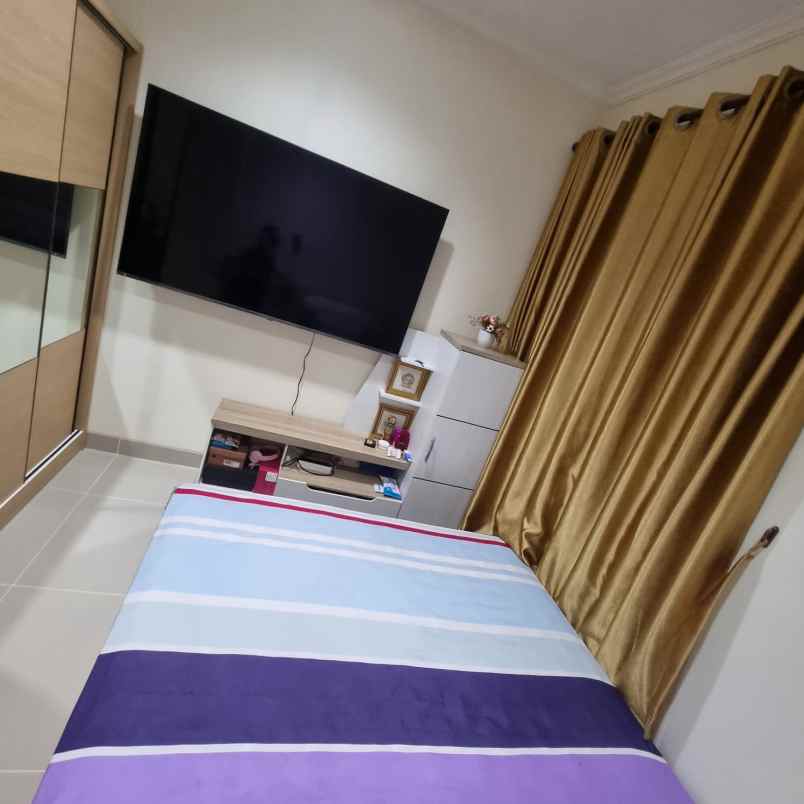 dijual rumah di summarecon serpong cluster rossini