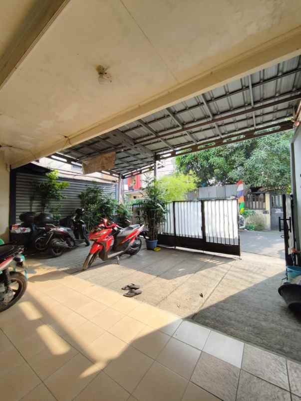 dijual rumah duren sawit