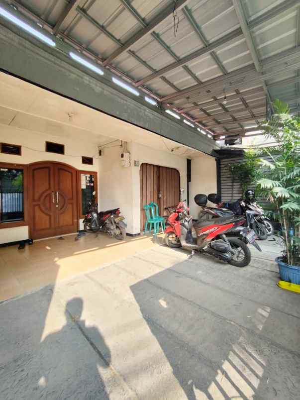 dijual rumah duren sawit