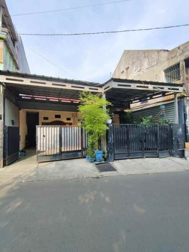 dijual rumah duren sawit