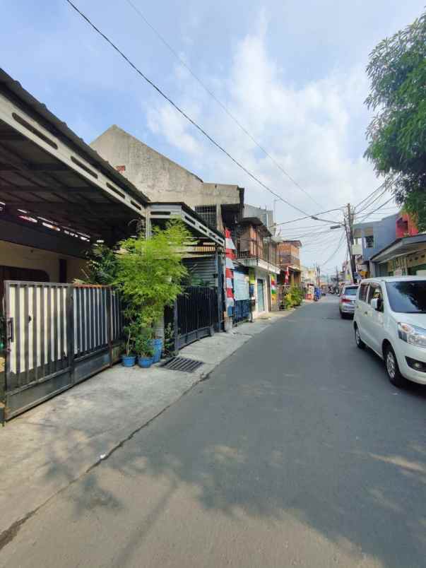 dijual rumah duren sawit