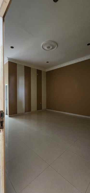 dijual rumah durian banyumanik
