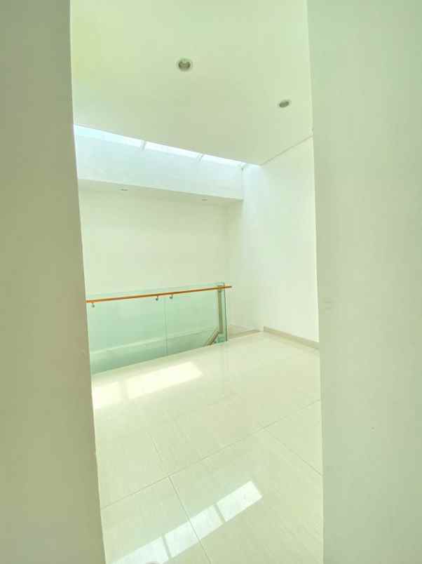 dijual rumah emerald bintaro