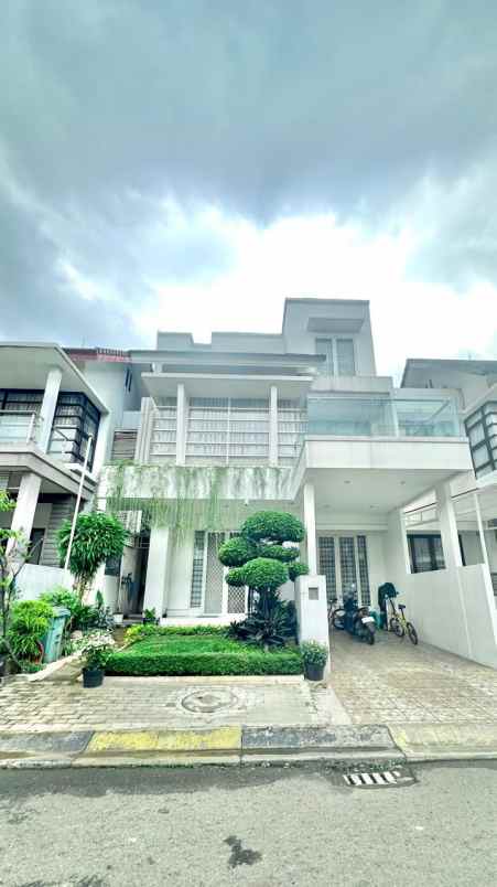 dijual rumah emerald bintaro