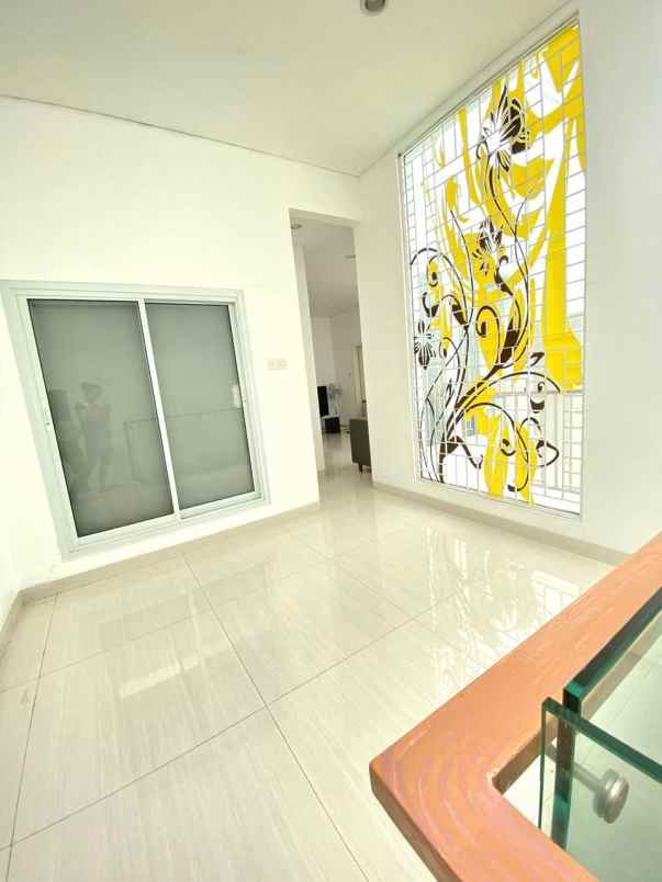 dijual rumah emerald bintaro