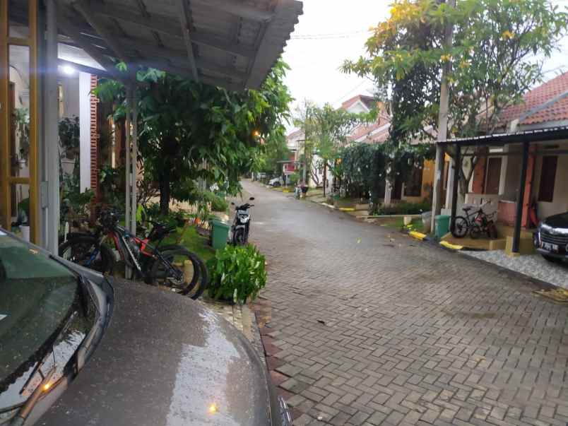 dijual rumah felicity townhouse