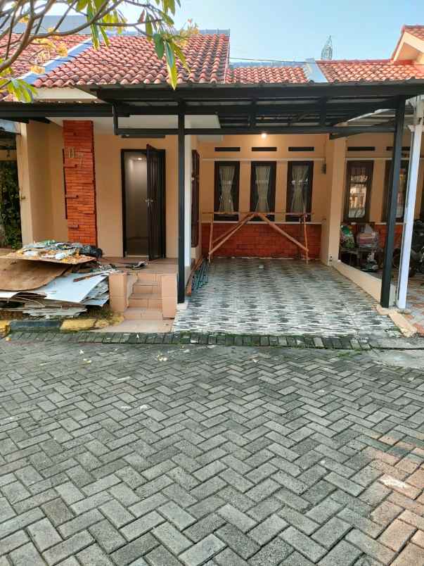 dijual rumah felicity townhouse