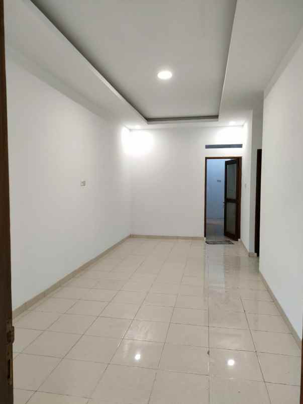 dijual rumah felicity townhouse