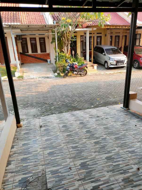 dijual rumah felicity townhouse