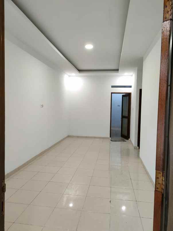 dijual rumah felicity townhouse