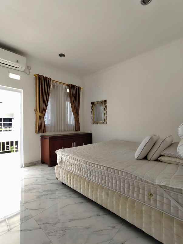 dijual rumah full furnish jagakarsa jaksel