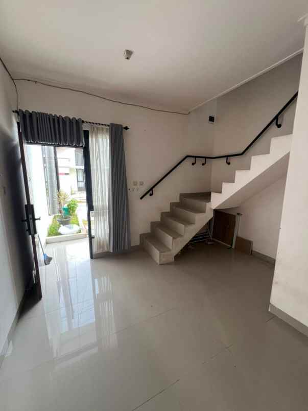 dijual rumah g land ciwastra park