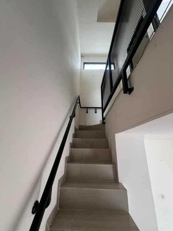 dijual rumah g land ciwastra park