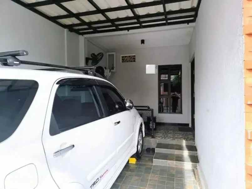 dijual rumah galaxy