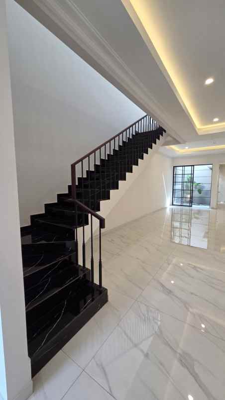 dijual rumah galaxy bumi permai araya 2