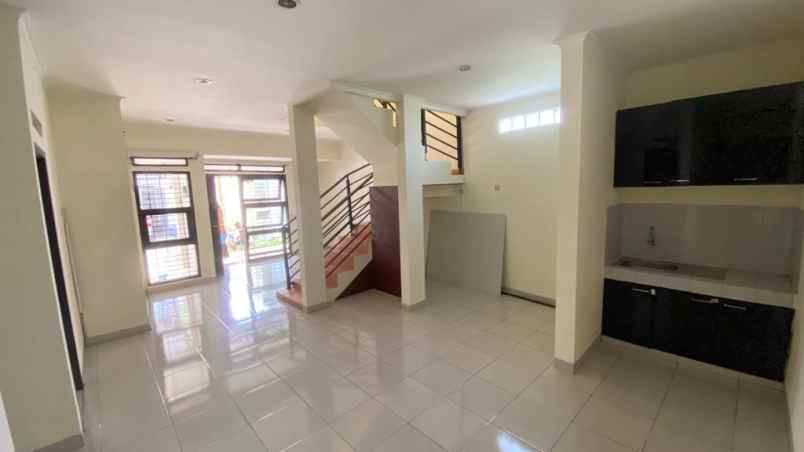dijual rumah gallery kawaluyaan