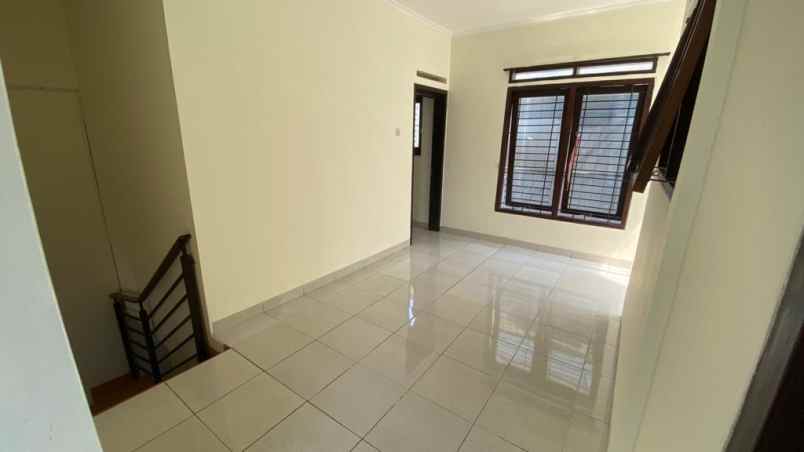 dijual rumah gallery kawaluyaan