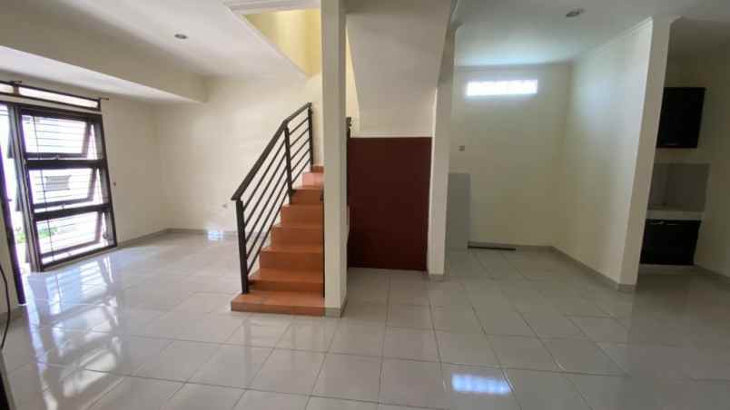 dijual rumah gallery kawaluyaan