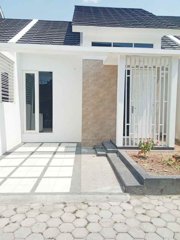 dijual rumah gedungkiwo