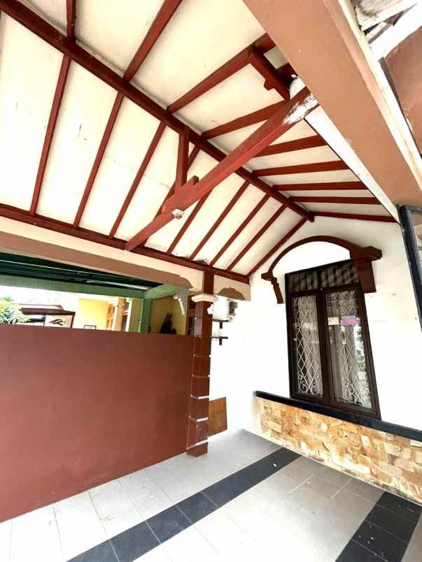 dijual rumah giya loka bsd