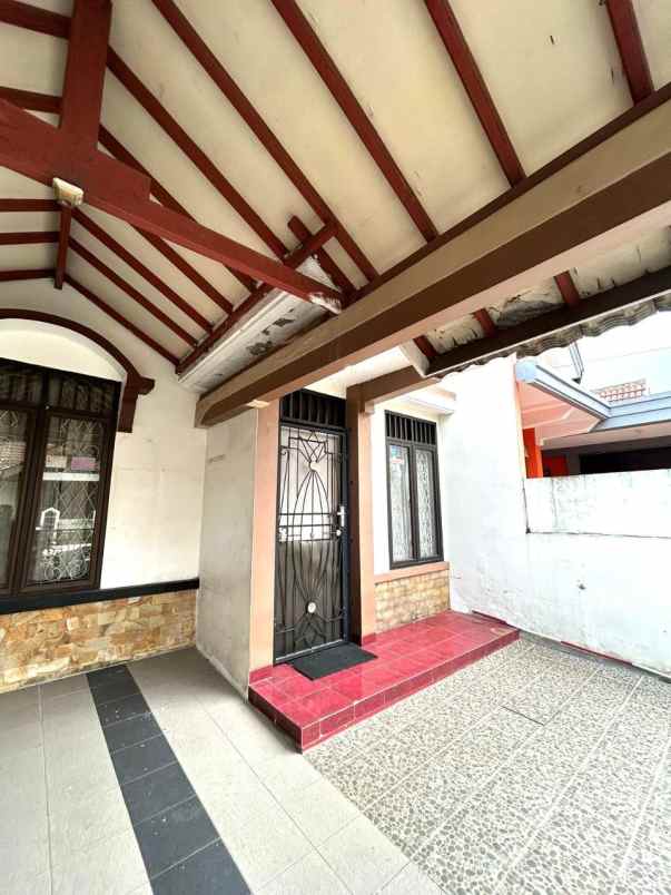 dijual rumah giya loka bsd