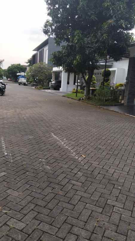 dijual rumah graha estetika