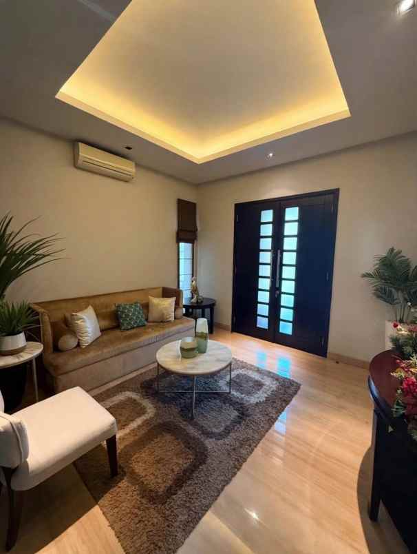 dijual rumah graha famili