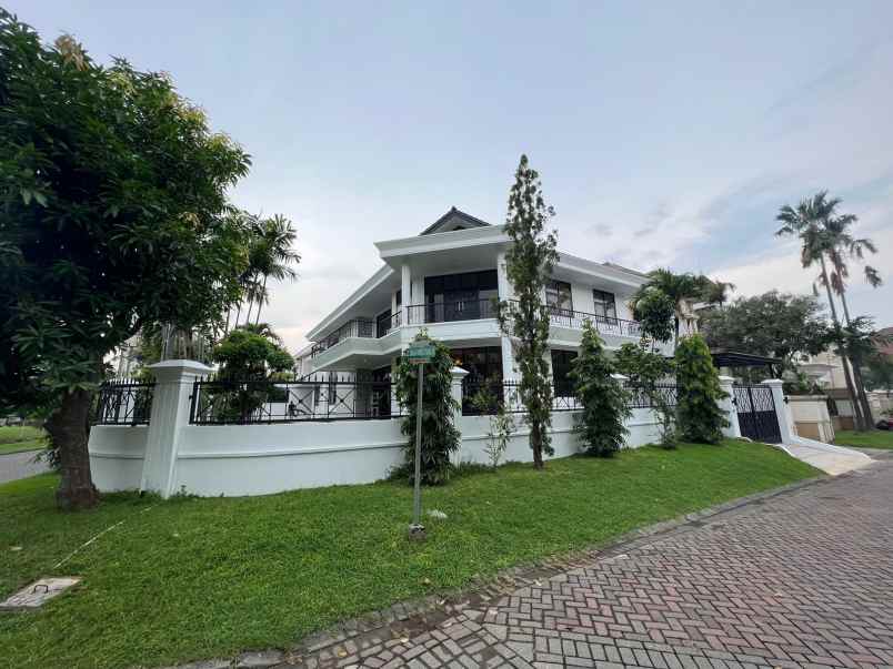 dijual rumah graha famili blok d