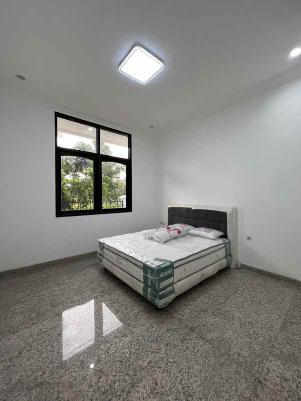 dijual rumah graha famili blok d