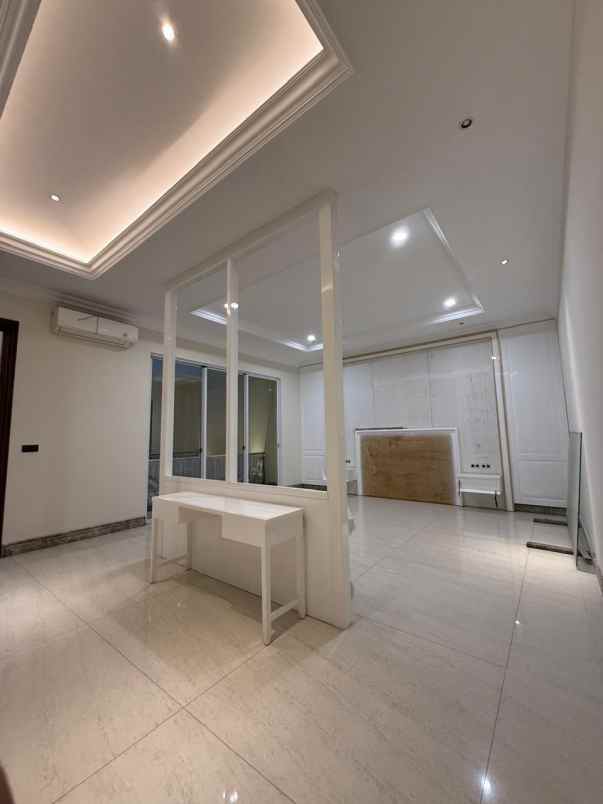 dijual rumah graha family