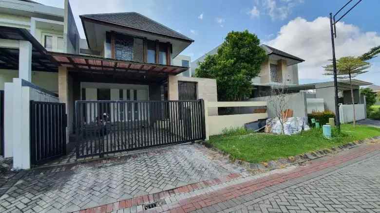 dijual rumah graha family surabaya