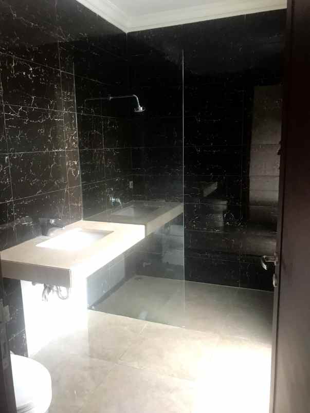 dijual rumah graha natura lontar kec