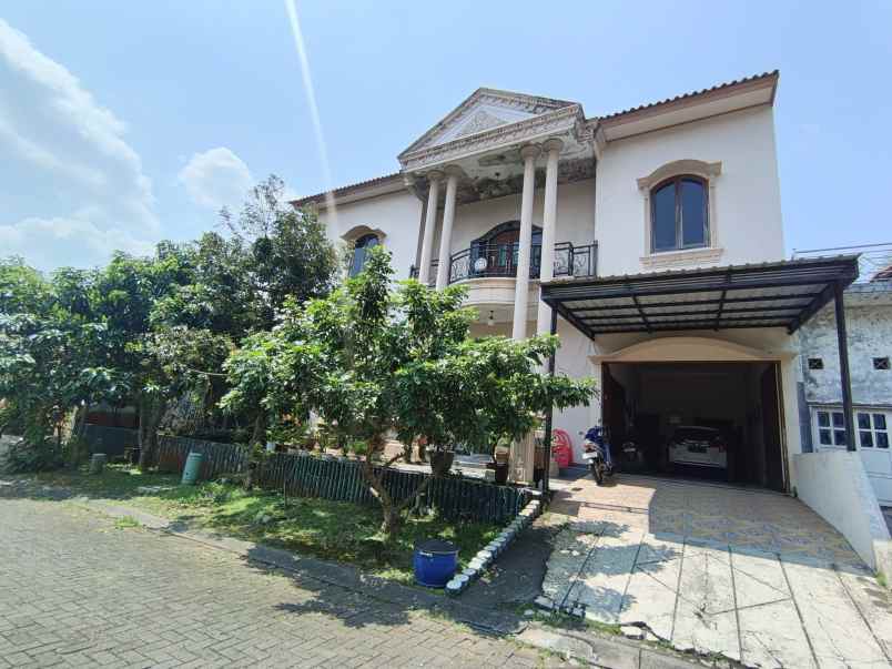 dijual rumah graha taman bunga bsb city