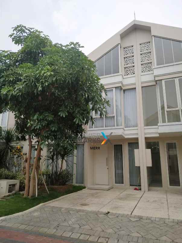 dijual rumah grand island pakuwon city