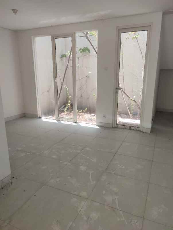 dijual rumah grand pakuwon adelaide