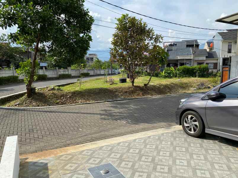 dijual rumah grand pinus regency