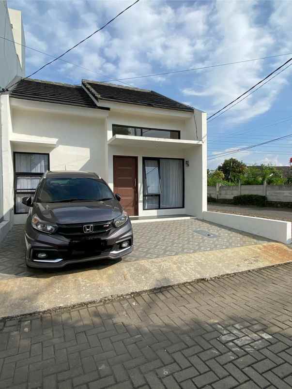 dijual rumah grand pinus regency