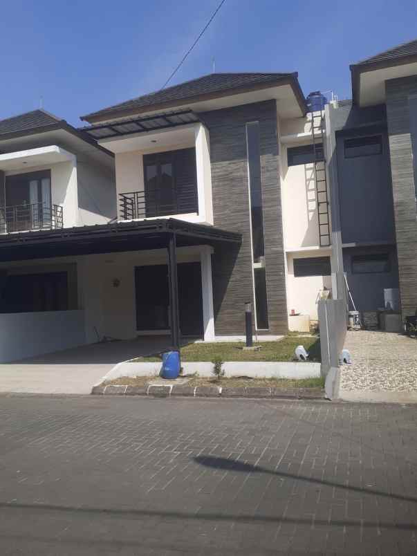 dijual rumah grand sharon residence