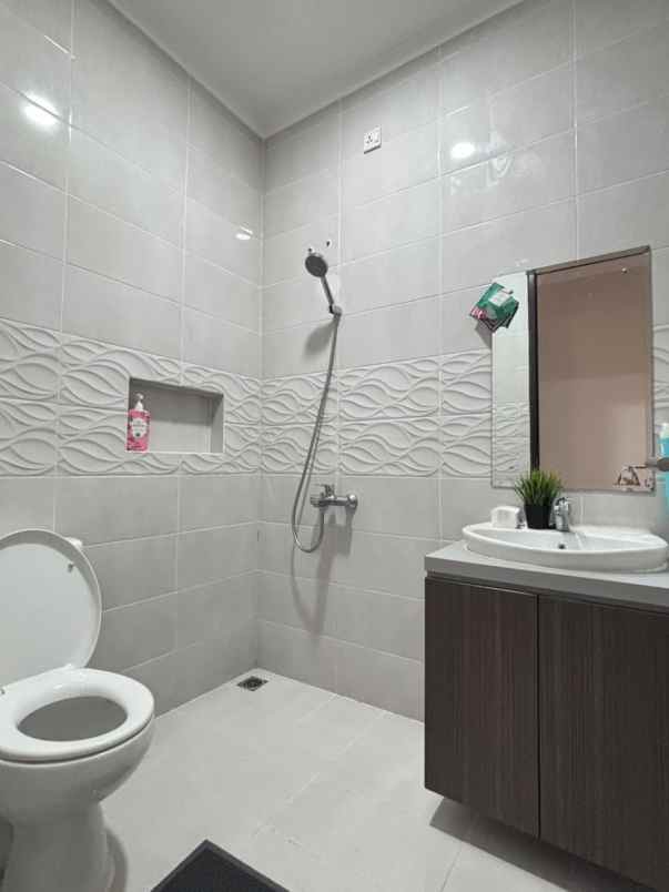 dijual rumah grand wisata bekasi